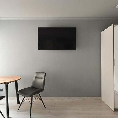 Loft design studio apartment Riga Buitenkant foto